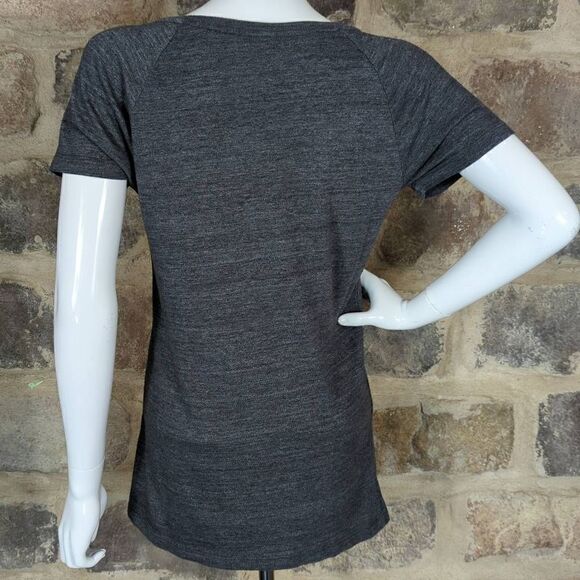 Chicago blackhawks Stanley Cup Tee Shirt Woman's Size Large Gray V-Neck Graphic - Picture 6 of 12